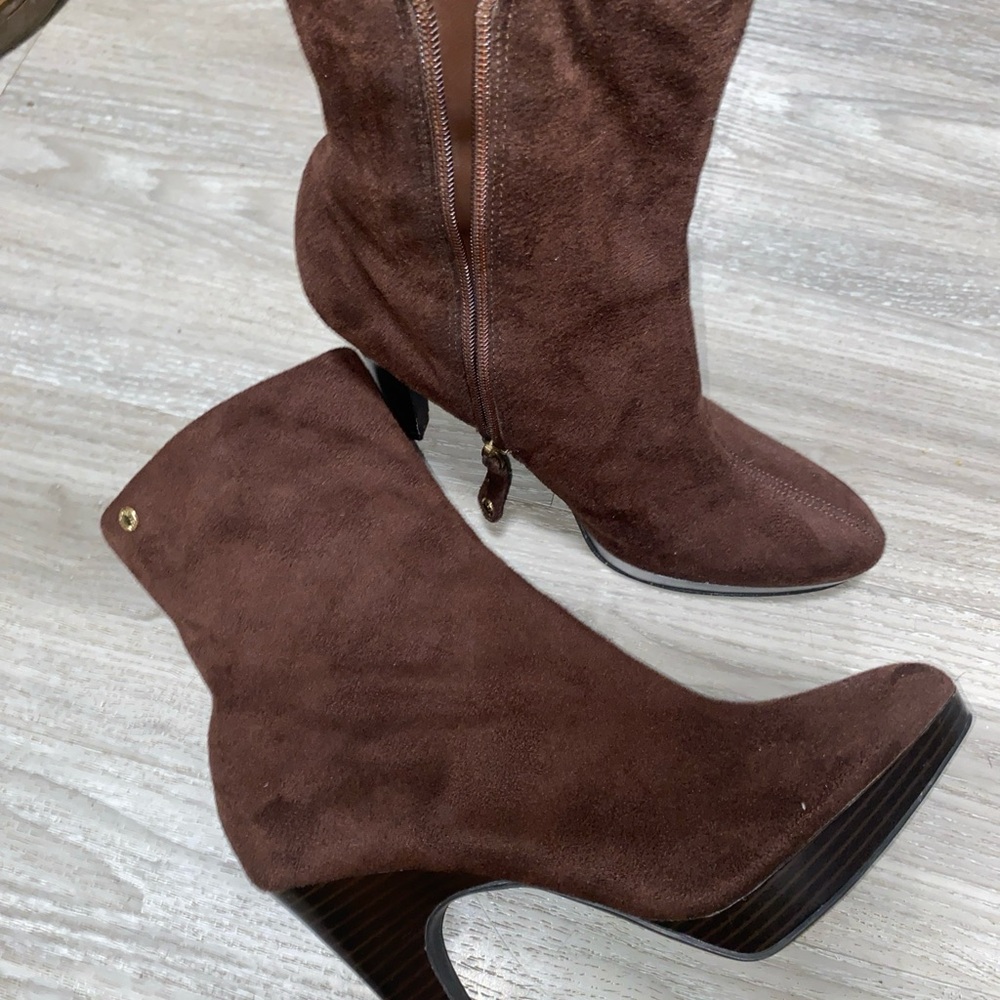 Isaac mizrahi 7.5 Chocolate Suede Heeled Boots
